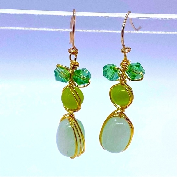 Green cat eyes and crystal gold plated wired women handmade earrings. New - Picture 5 of 5